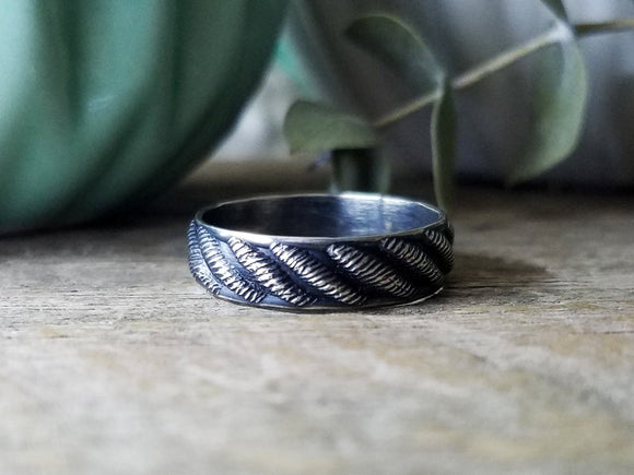 Rope Pattern Wide Band Ring